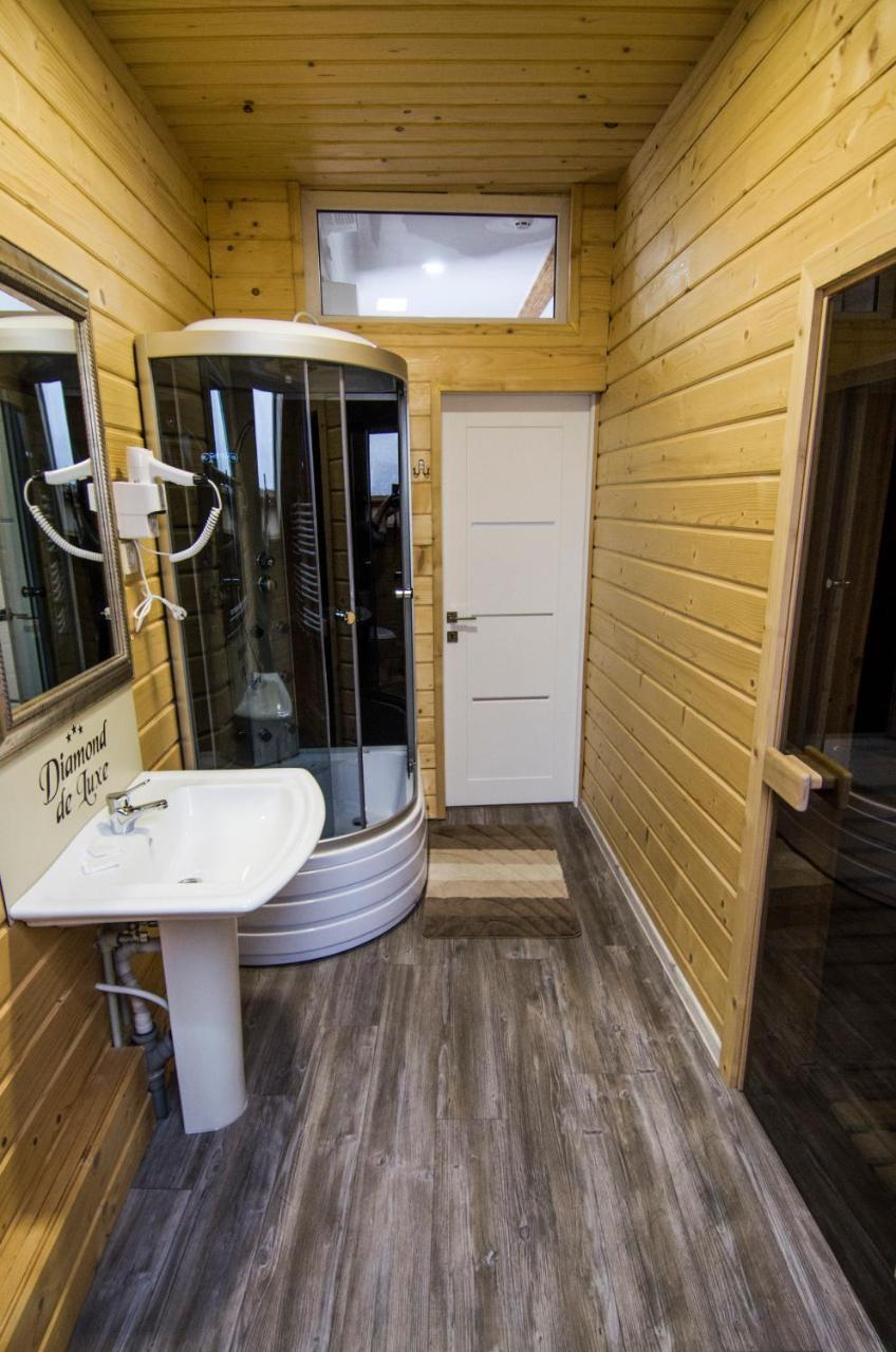 Diamond De Luxe Apartment Kolomyia Bagian luar foto
